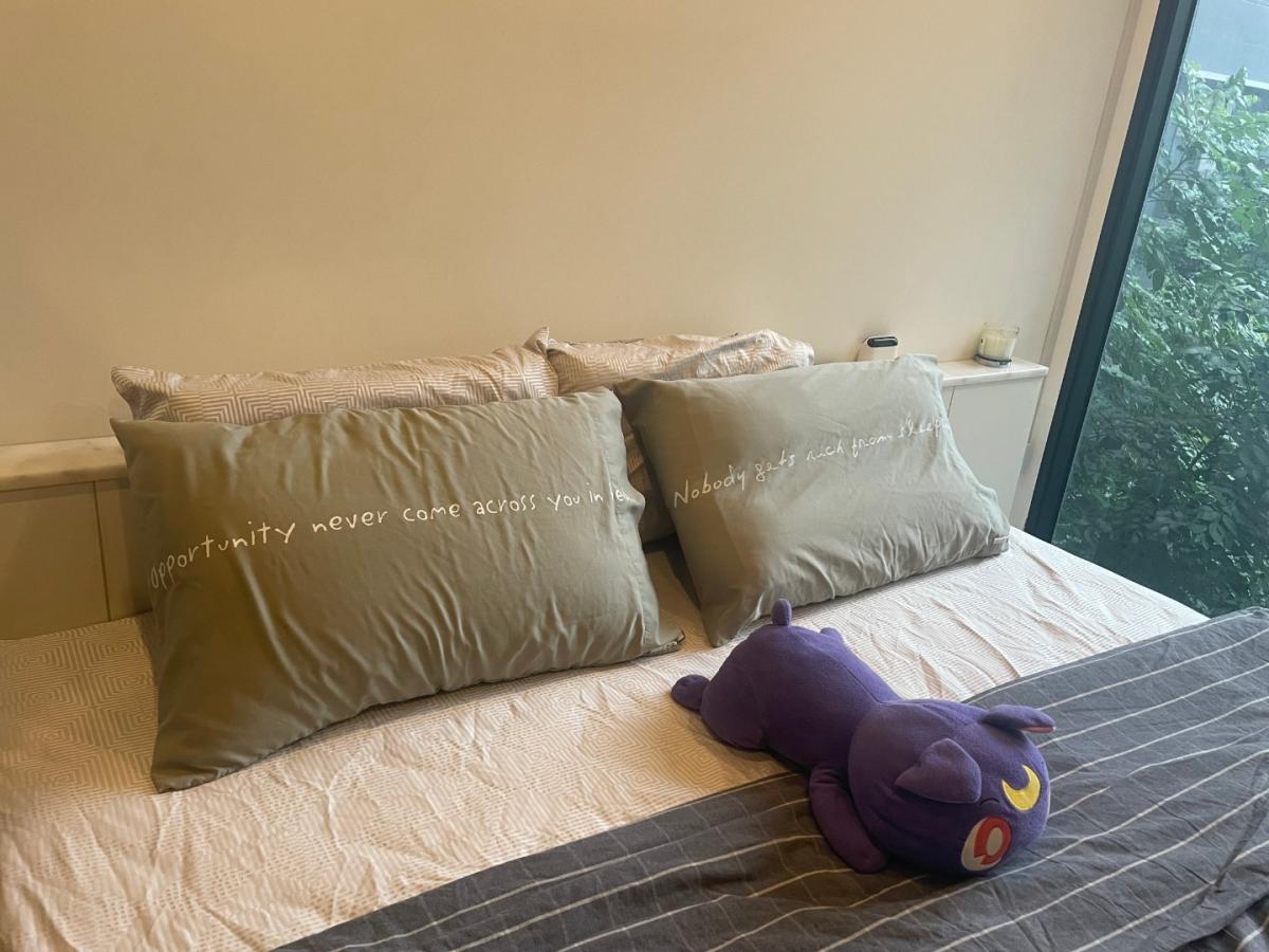 2 Bedroom Condo For Sale in Bang Kapi, Huai Khwang, Bangkok - Image 9