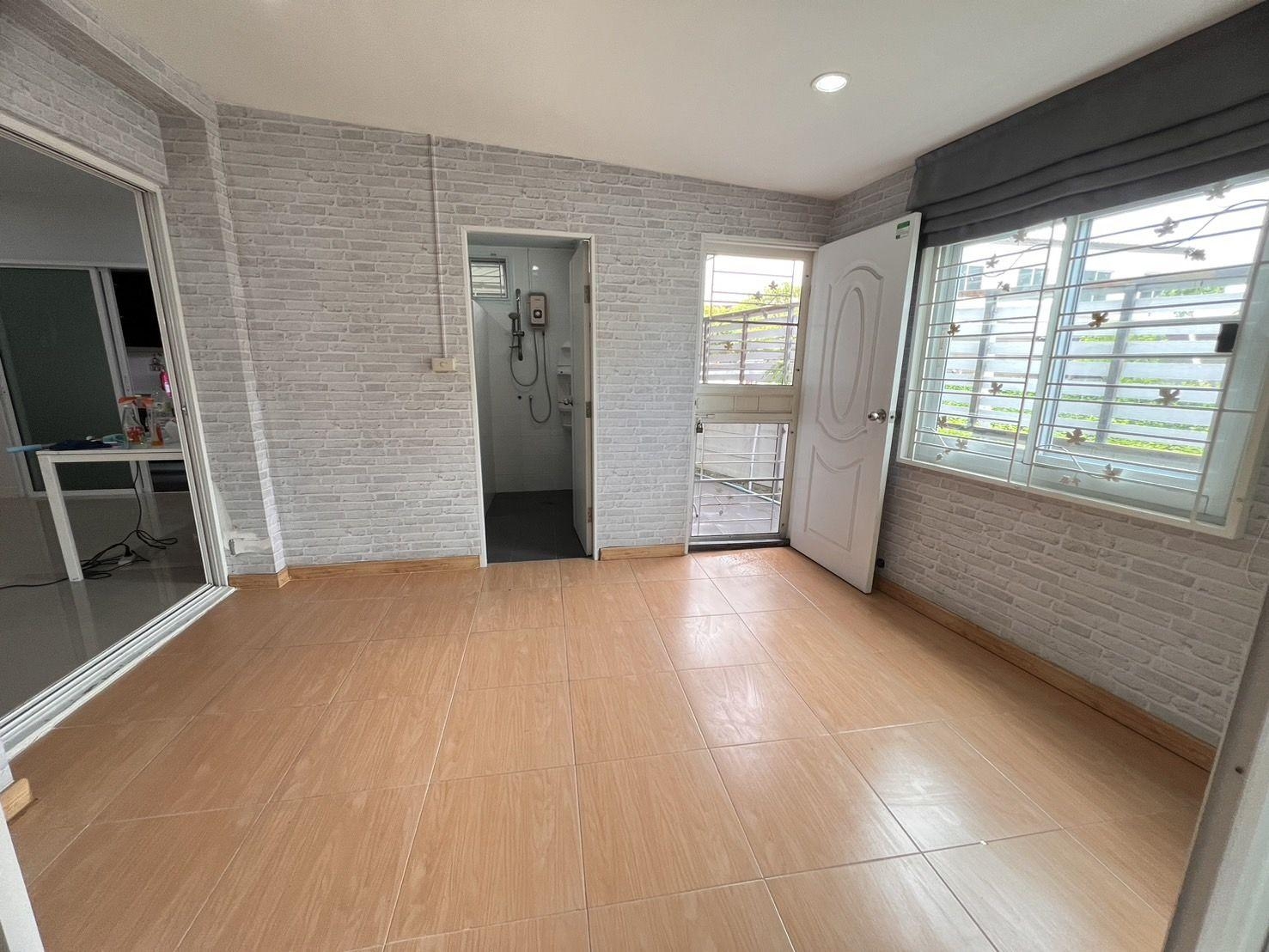 5 Bedroom Townhouse For Sale in Bang Phli Yai, Bang Phli, Samut Prakan - Image 8