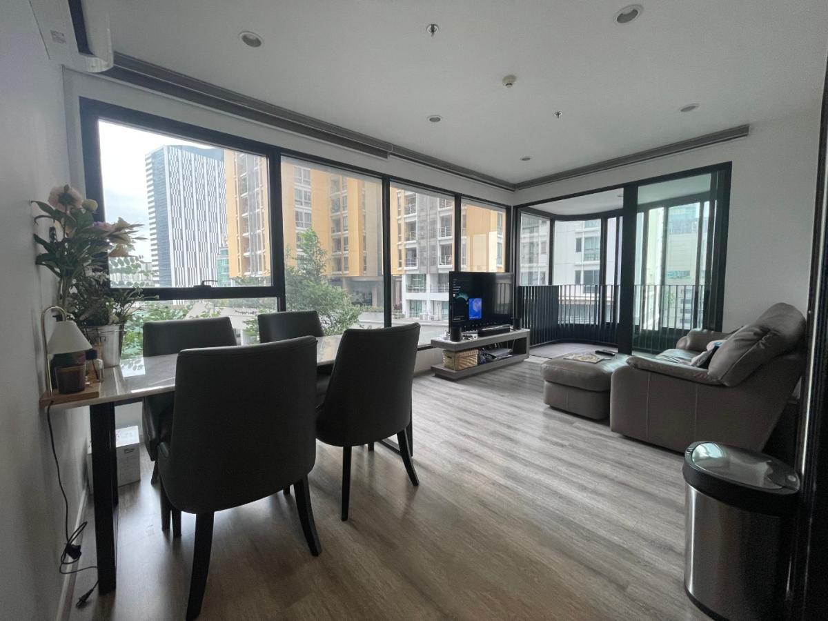 2 Bedroom Condo For Sale in Bang Kapi, Huai Khwang, Bangkok - Image 2