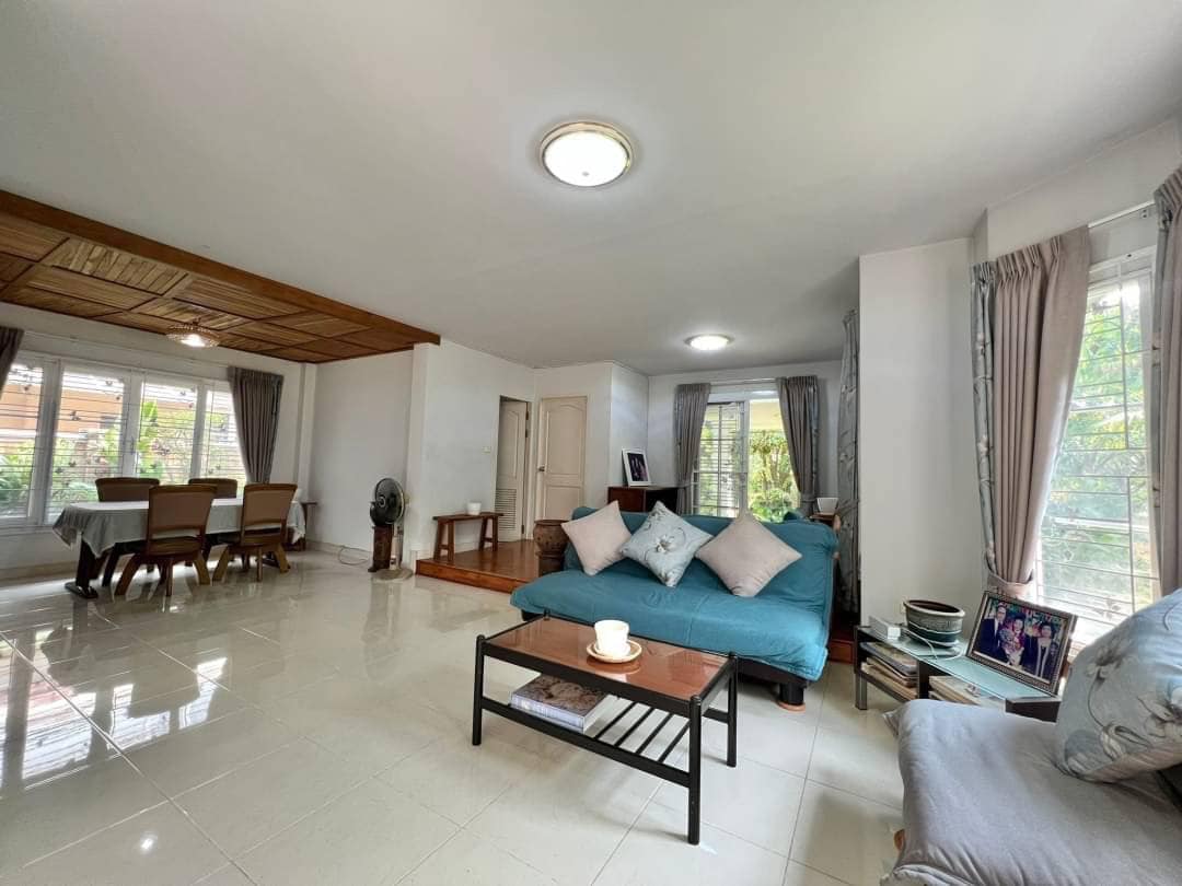 4 卧室 独立房屋  在  - Image 2