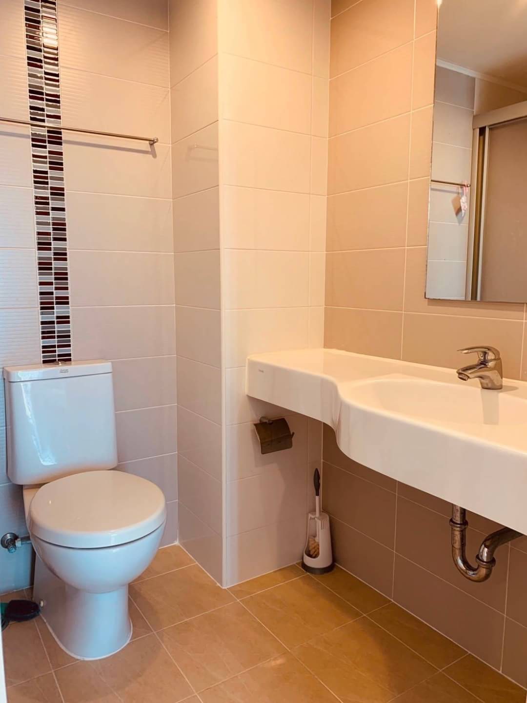 1 Bedroom Condo For Sale in Huai Khwang, Huai Khwang, Bangkok - Image 8