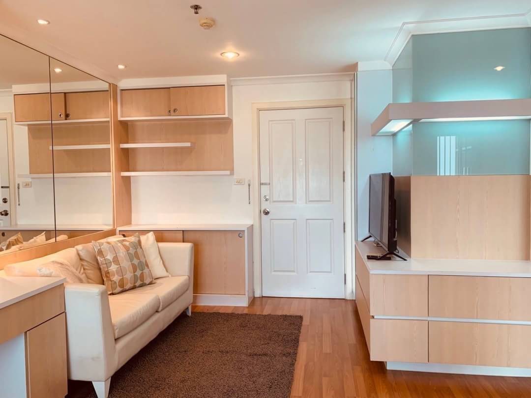 1 Bedroom Condo For Sale in Huai Khwang, Huai Khwang, Bangkok - Image 1