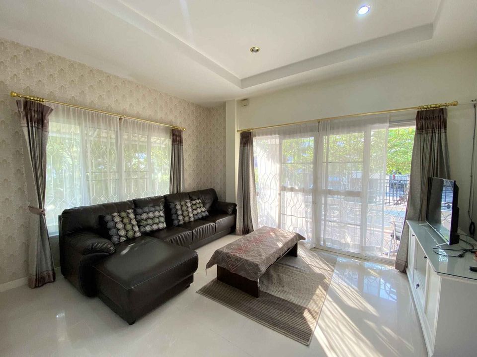 ดิ เอ็มเพอเร่อร์ 1 - Image 2