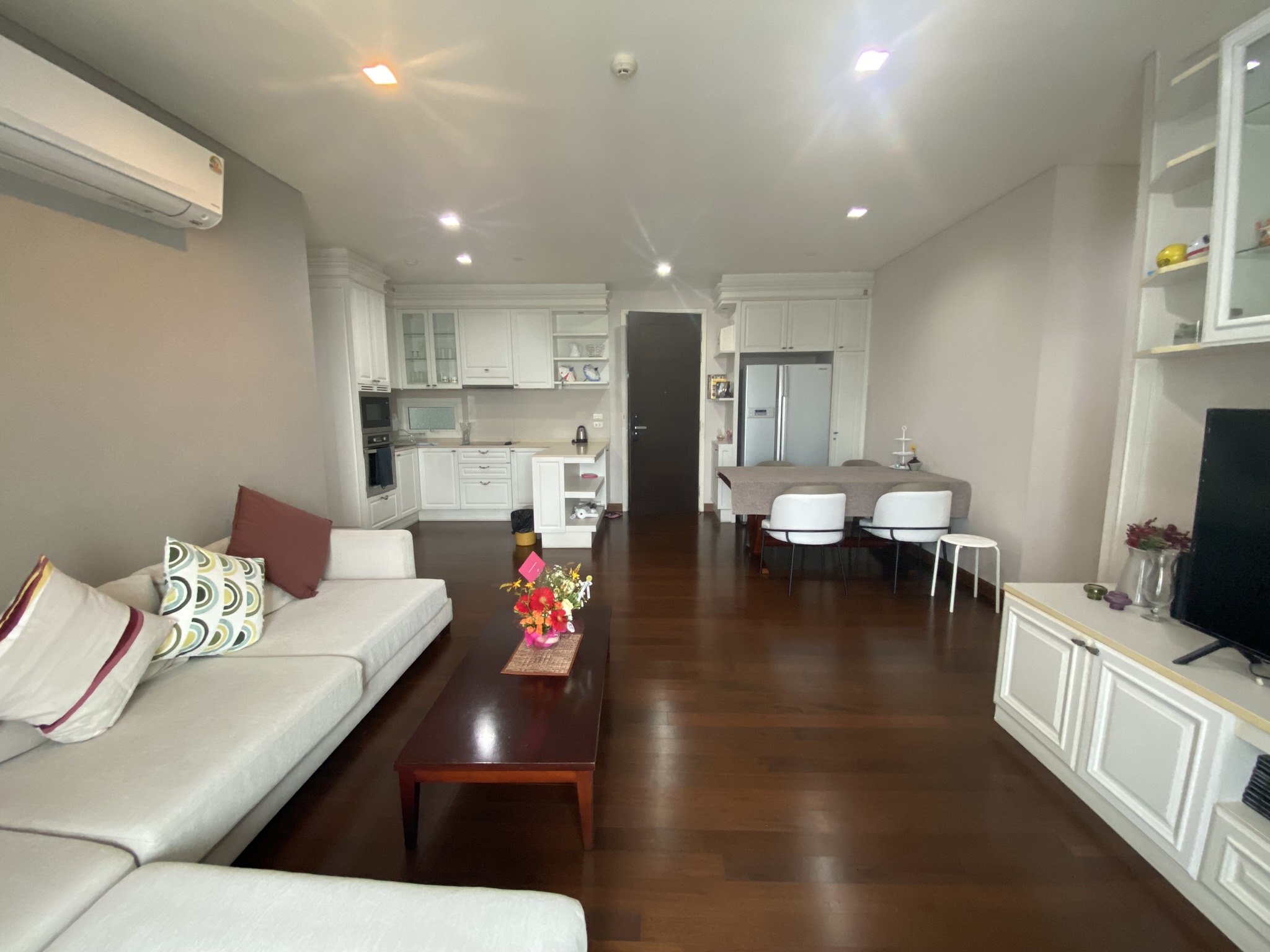Ivy Thonglor 23 - Image 2