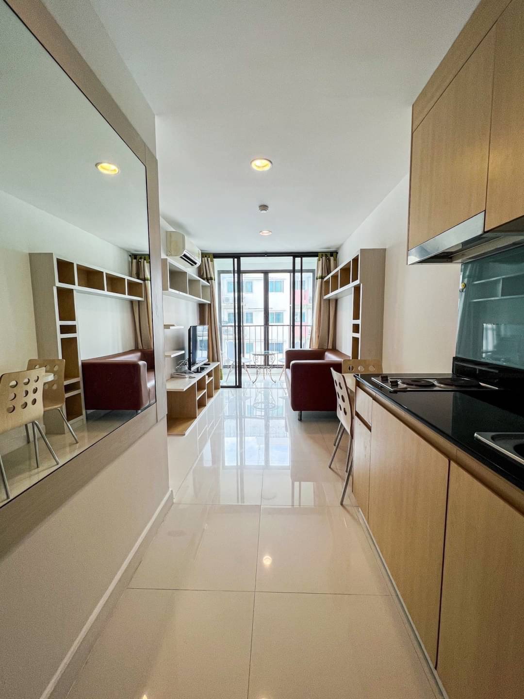 1 Bedroom Condo For Sale in Khlong Ton Sai, Khlong San, Bangkok - Image 2