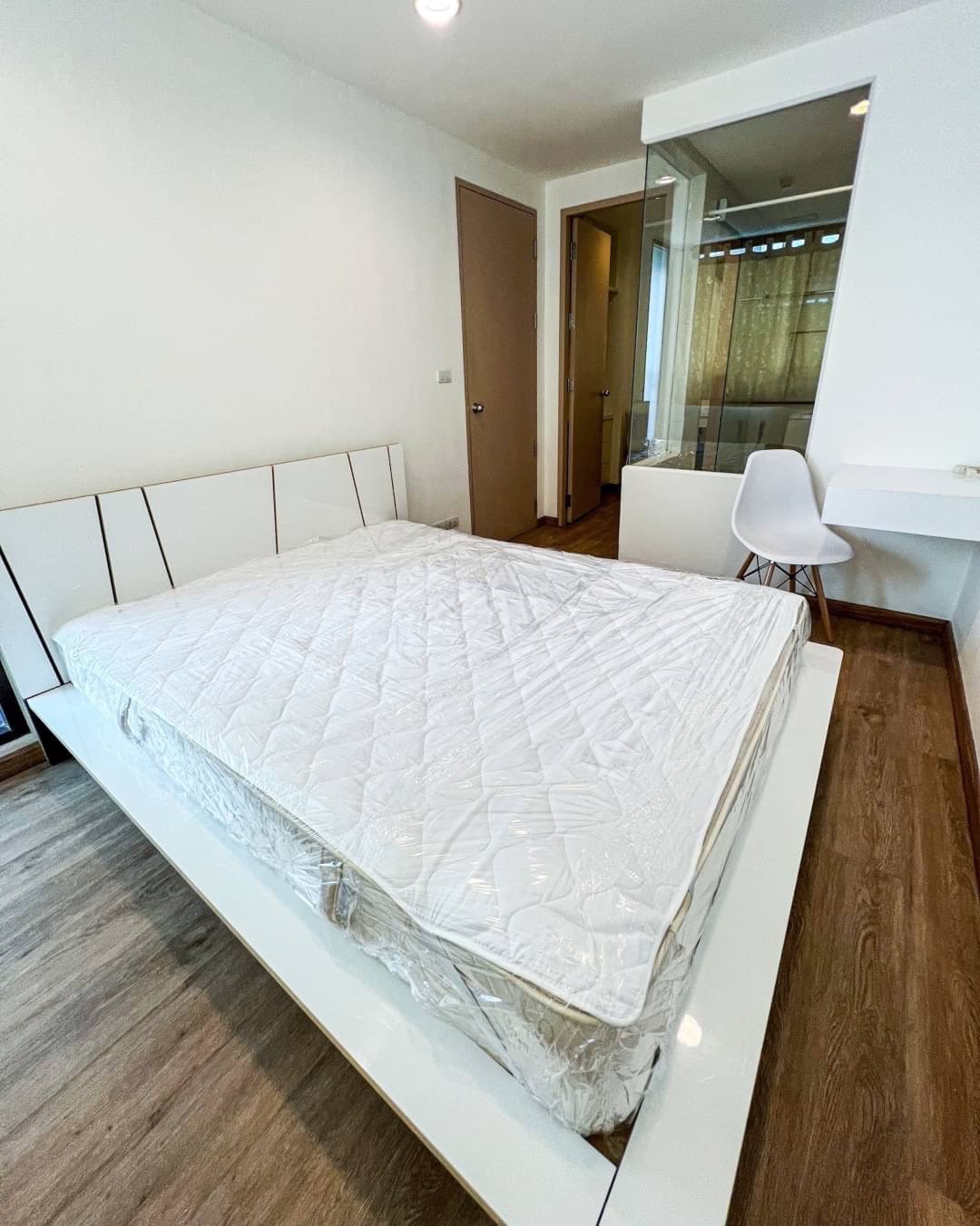 1 Bedroom Condo For Sale in Khlong Ton Sai, Khlong San, Bangkok - Image 4