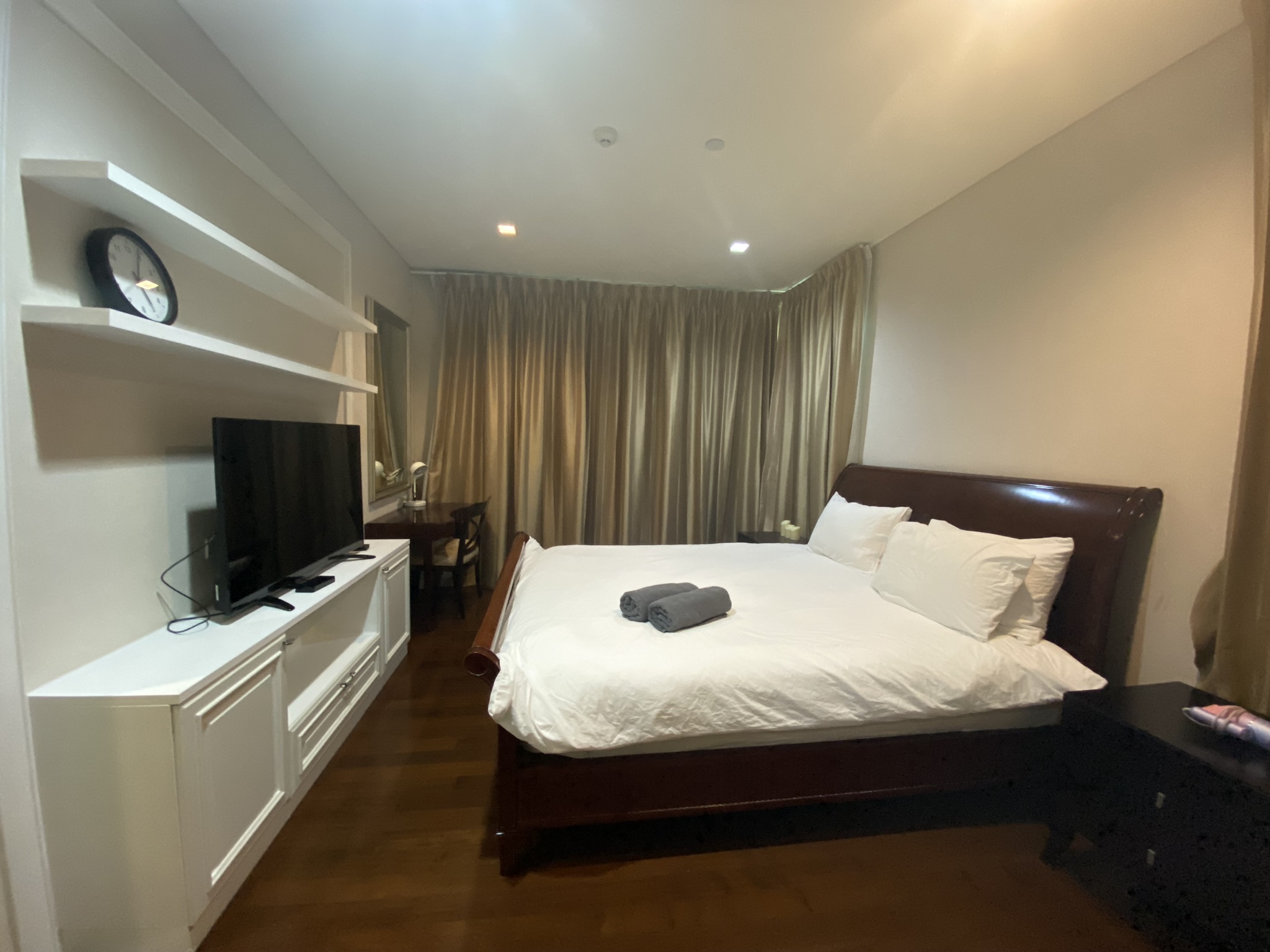 Ivy Thonglor 23 - Image 5
