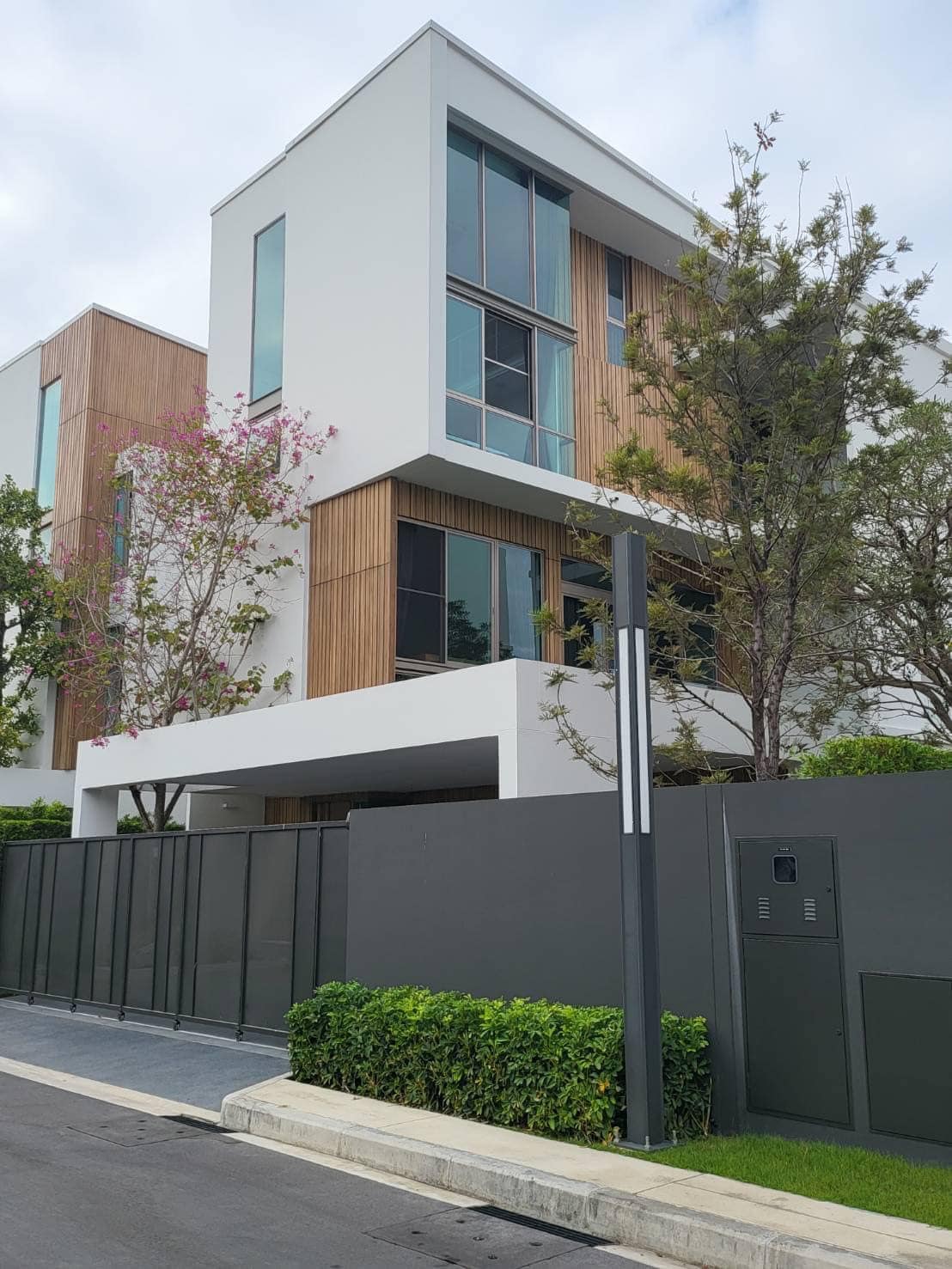 3 Bedroom House For Rent in Saphan Sung, Saphan Sung, Bangkok - Image 1