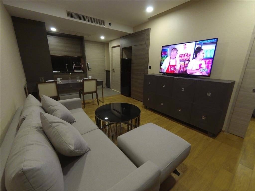 Klass Condo Langsuan - Image 1