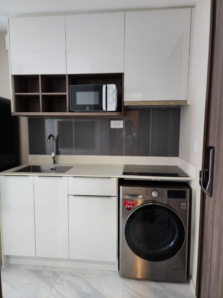 2 Bedroom Condo For Sale in Bang Kapi, Huai Khwang, Bangkok - Image 6