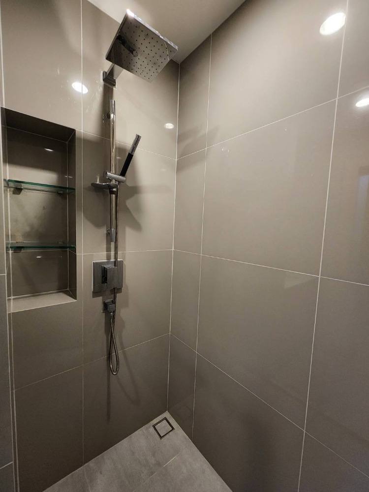 2 Bedroom Condo For Sale in Bang Kapi, Huai Khwang, Bangkok - Image 11