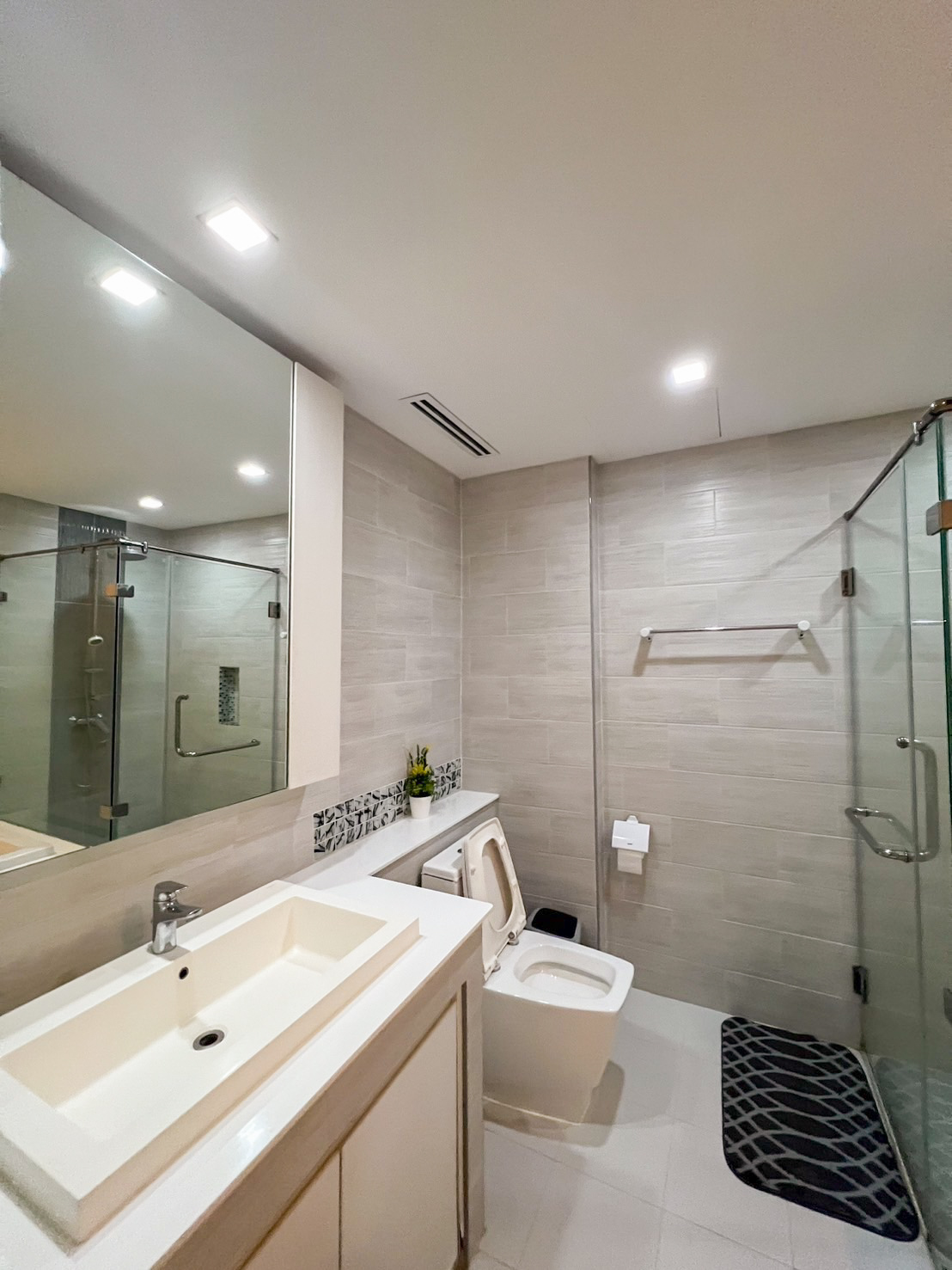 S Condo - Image 13