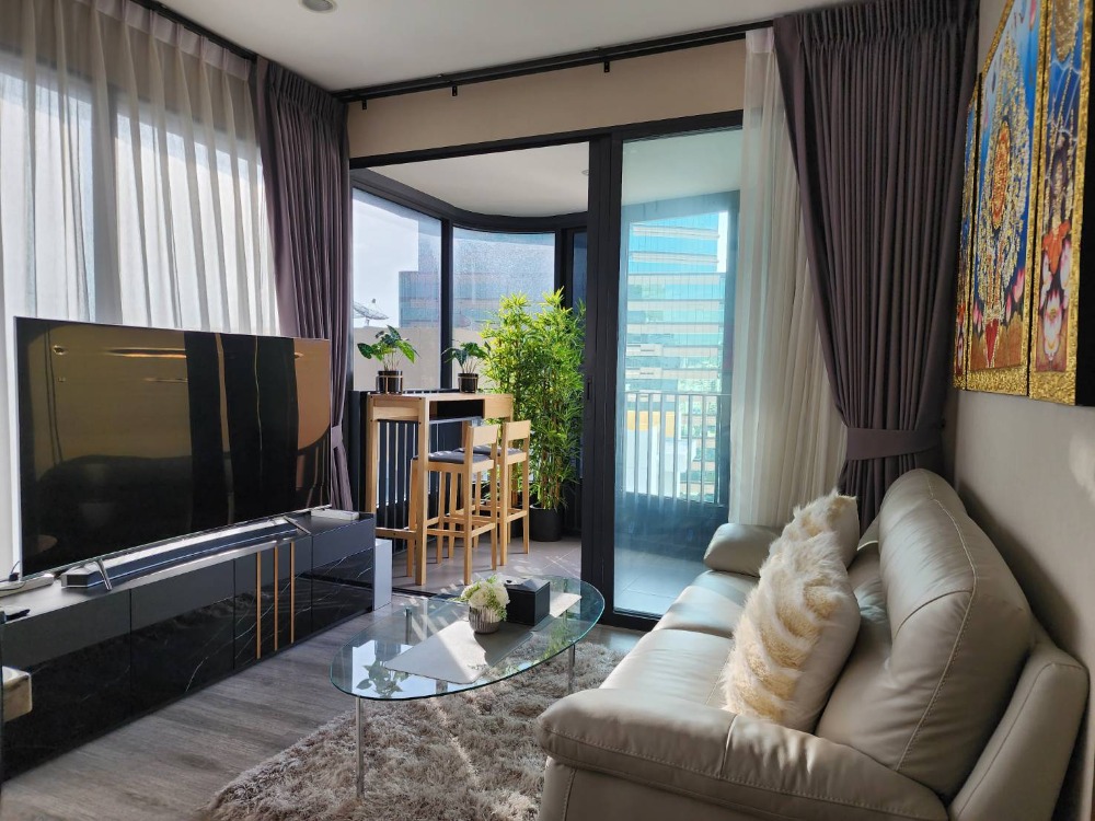 2 Bedroom Condo For Sale in Bang Kapi, Huai Khwang, Bangkok - Image 1