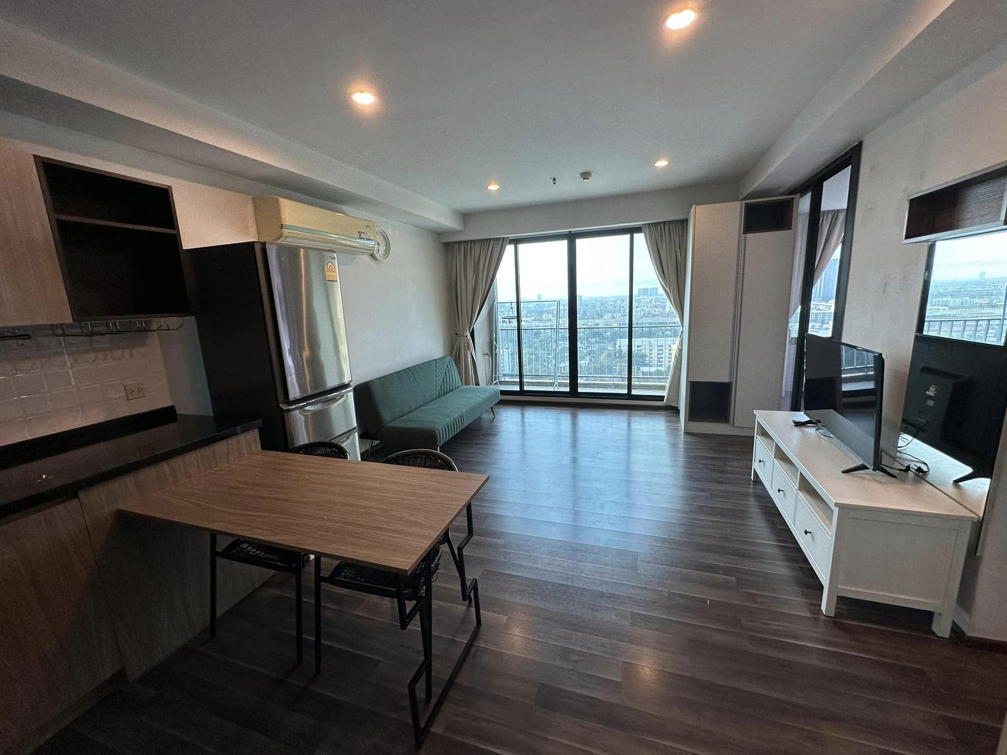 The Gallery Condo Bearing - Image 1