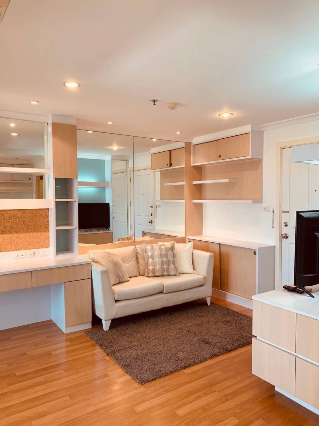 1 Bedroom Condo For Sale in Huai Khwang, Huai Khwang, Bangkok - Image 5