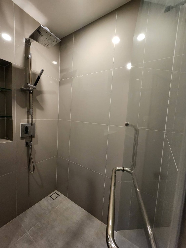 2 Bedroom Condo For Sale in Bang Kapi, Huai Khwang, Bangkok - Image 10