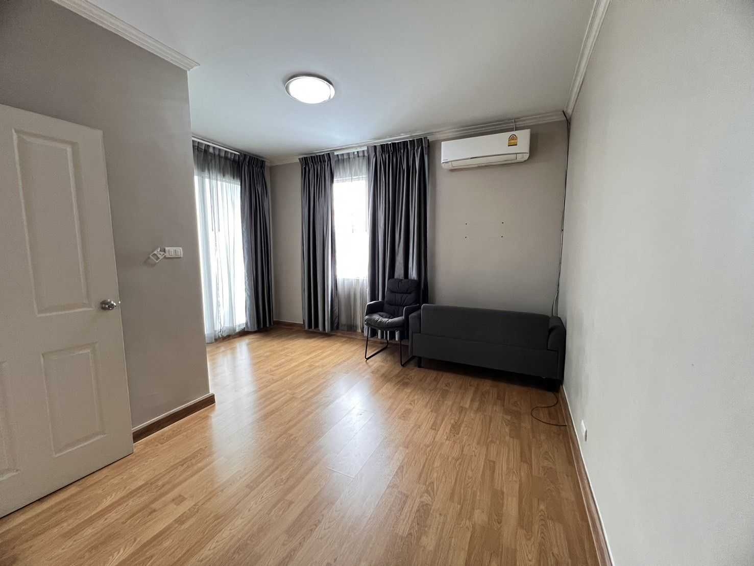 5 Bedroom Townhouse For Sale in Bang Phli Yai, Bang Phli, Samut Prakan - Image 2