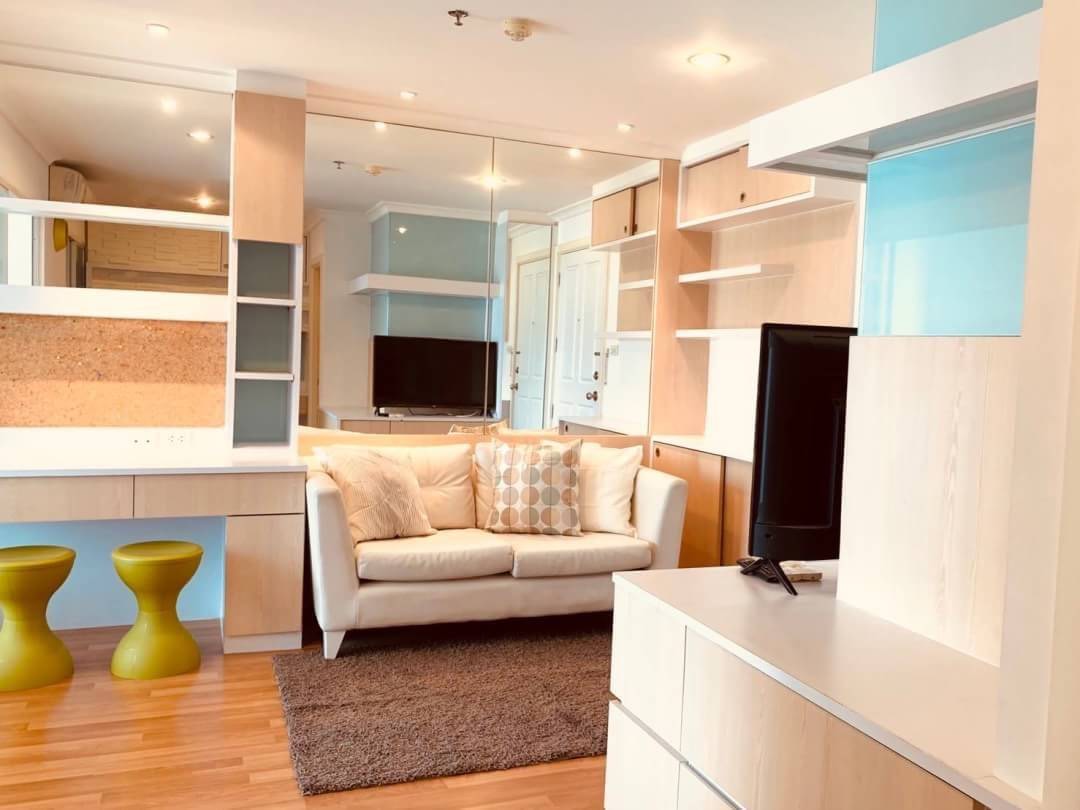 1 Bedroom Condo For Sale in Huai Khwang, Huai Khwang, Bangkok - Image 4