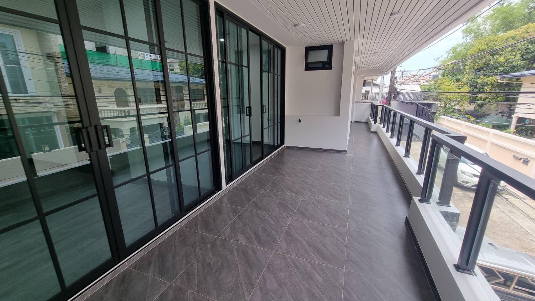 6 卧室 联排别墅  在  - Image 3