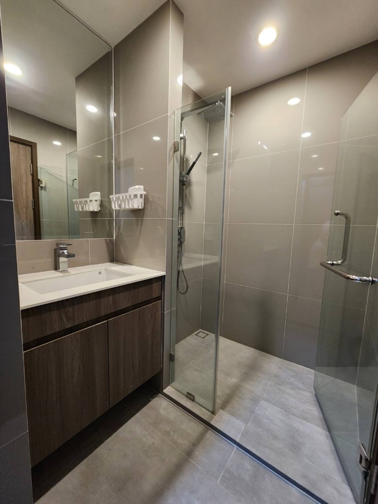 2 Bedroom Condo For Sale in Bang Kapi, Huai Khwang, Bangkok - Image 8