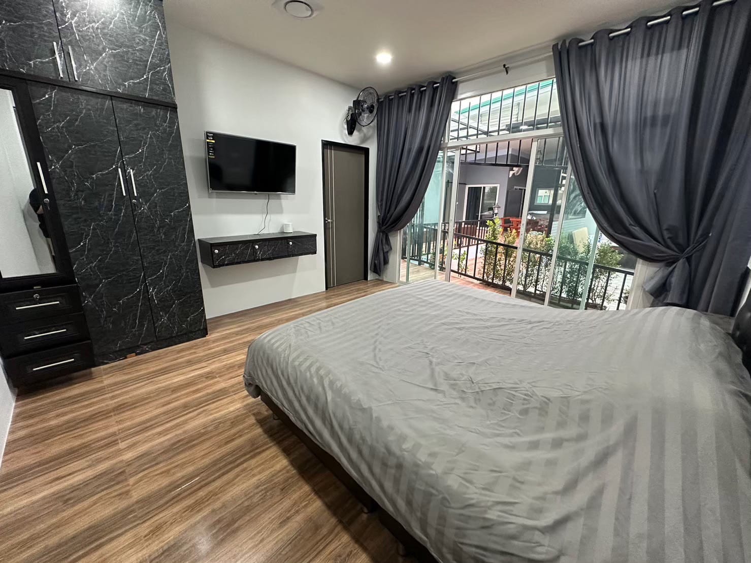 6 Bedroom House For Rent in Han Kaeo, Hang Dong, Chiang Mai - Image 7