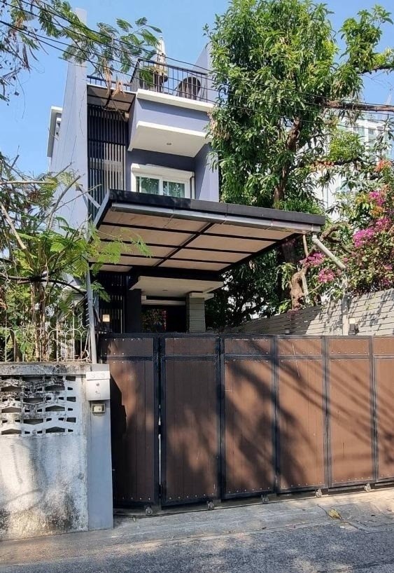 3 Bedroom Townhouse  in Khlong Tan Nuea, Vadhana, Bangkok - Image 2