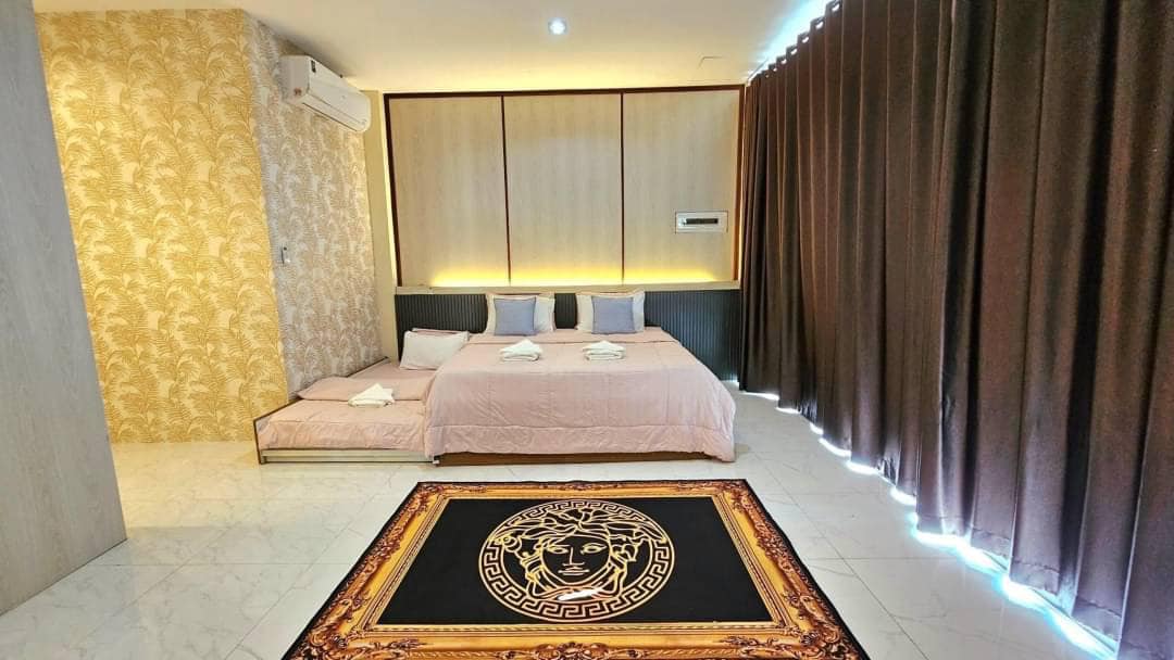 6 Bedroom House For Sale in Nam Phrae, Hang Dong, Chiang Mai - Image 8