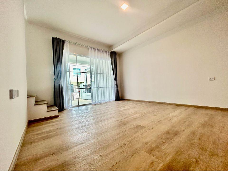 3 ห้องนอน ทาวน์เฮาส์ สำหรับเช่า ใน บางแก้ว, บางพลี, สมุทรปราการ - Image 4