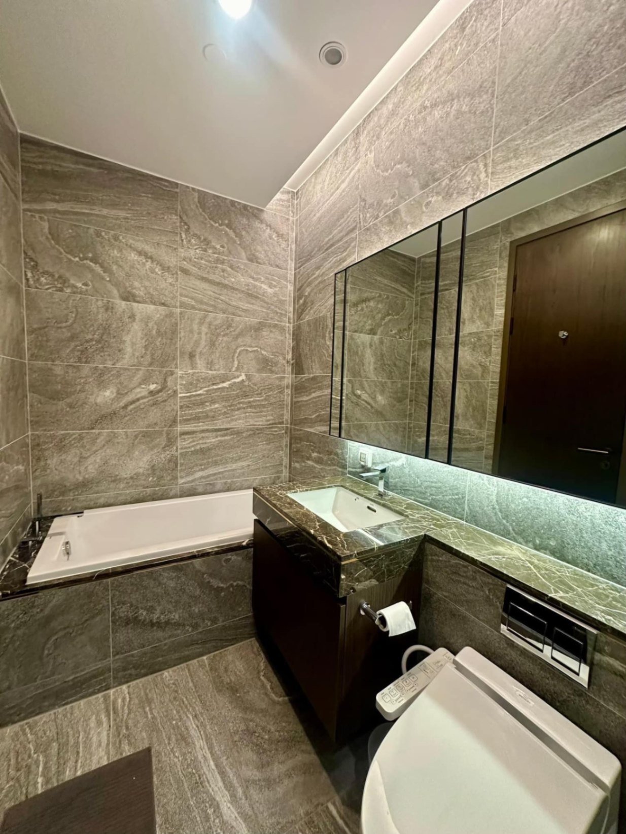 The ESSE Sukhumvit 36 - Image 9