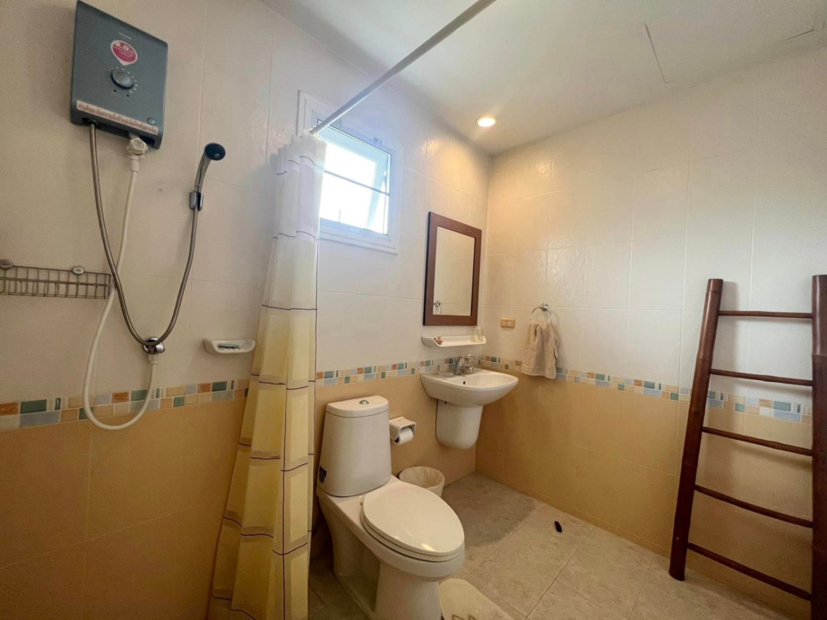 Home in Park - Image 12