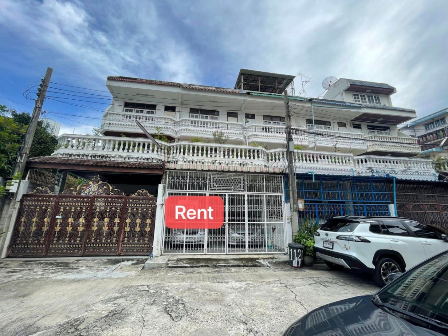 7 Bedroom Townhouse For Rent in Sam Sen Nok, Huai Khwang, Bangkok - Image 1