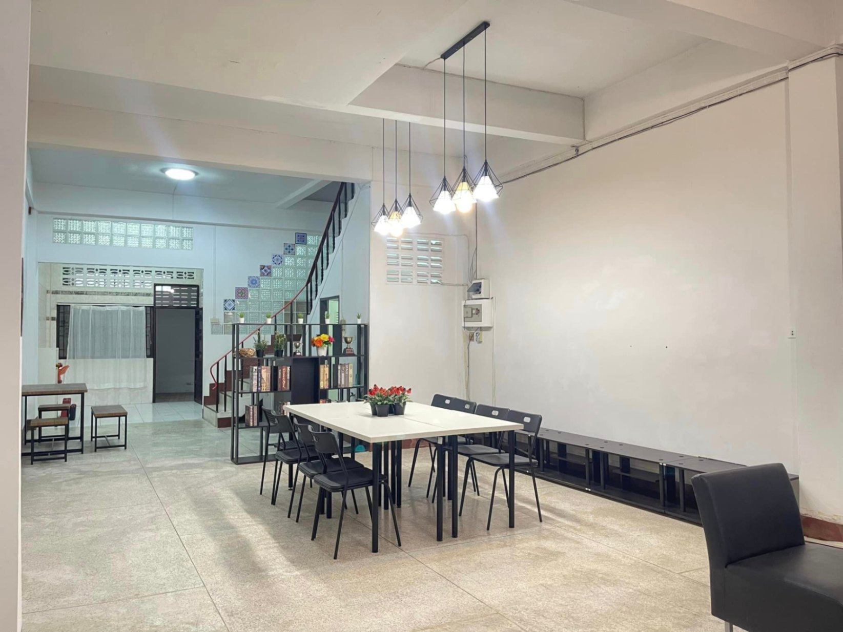 7 Bedroom Townhouse For Rent in Sam Sen Nok, Huai Khwang, Bangkok - Image 3