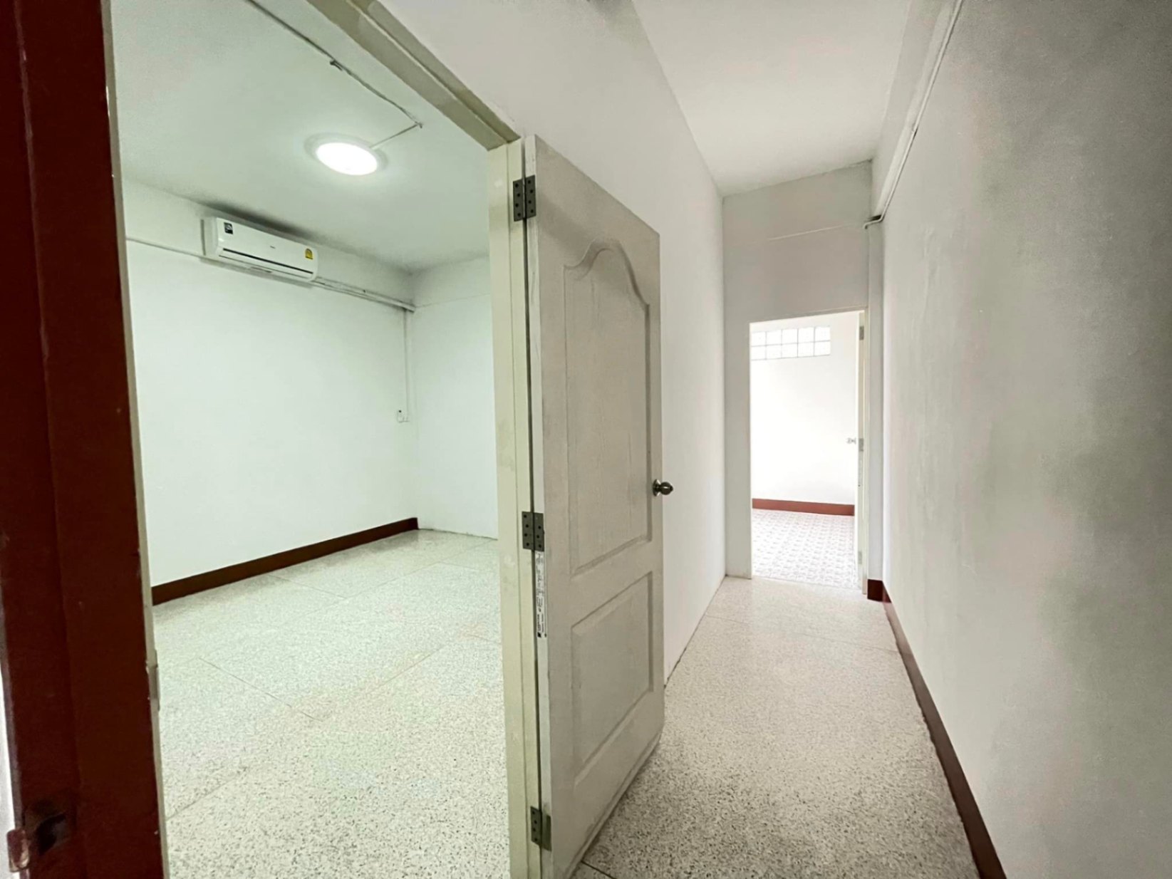 7 Bedroom Townhouse For Rent in Sam Sen Nok, Huai Khwang, Bangkok - Image 7