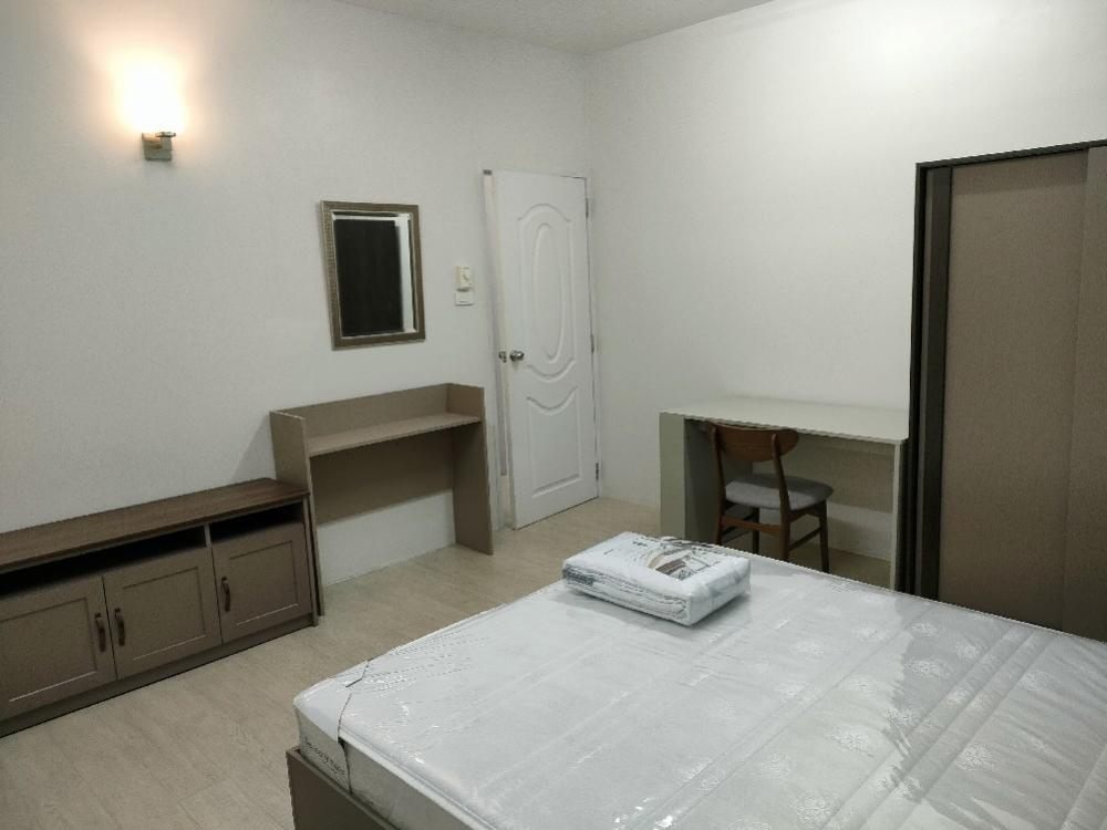 2 Bedroom Townhouse For Rent in Bang Khlo, Bang Kho Laem, Bangkok - Image 12