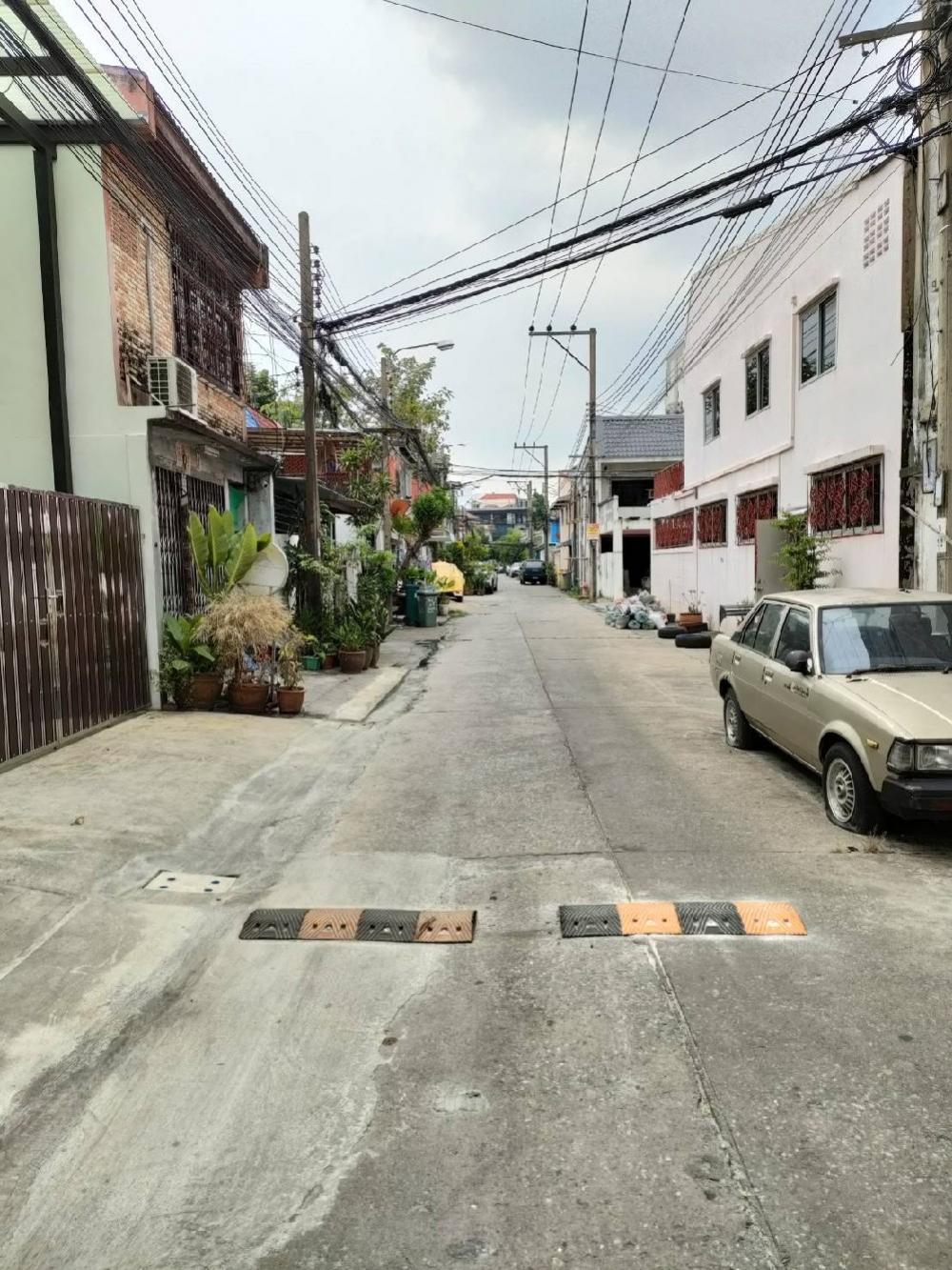 2 Bedroom Townhouse For Rent in Bang Khlo, Bang Kho Laem, Bangkok - Image 16