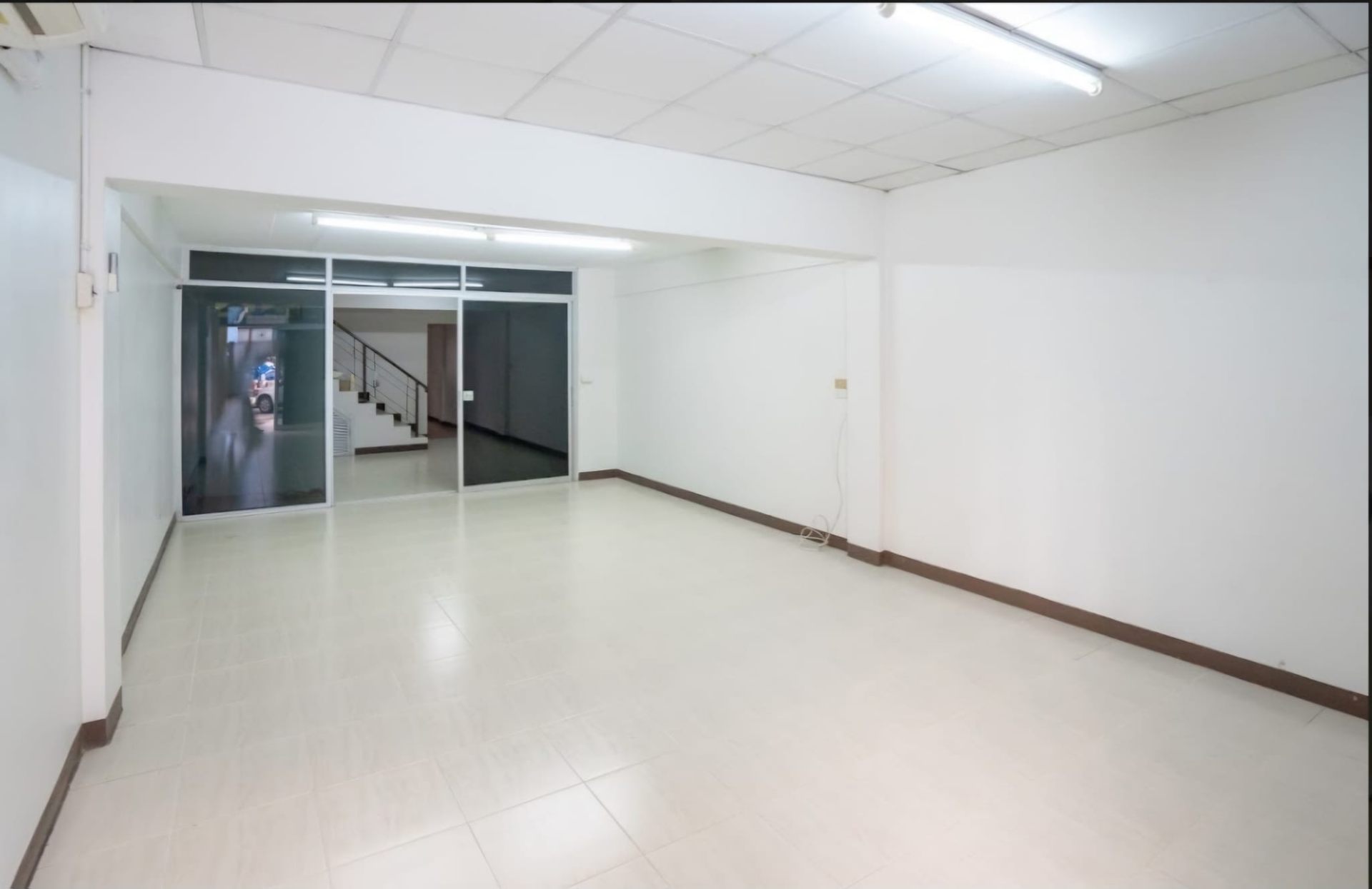  Retail Space For Sale in Khlong Sam Prawet, Lat Krabang, Bangkok - Image 3