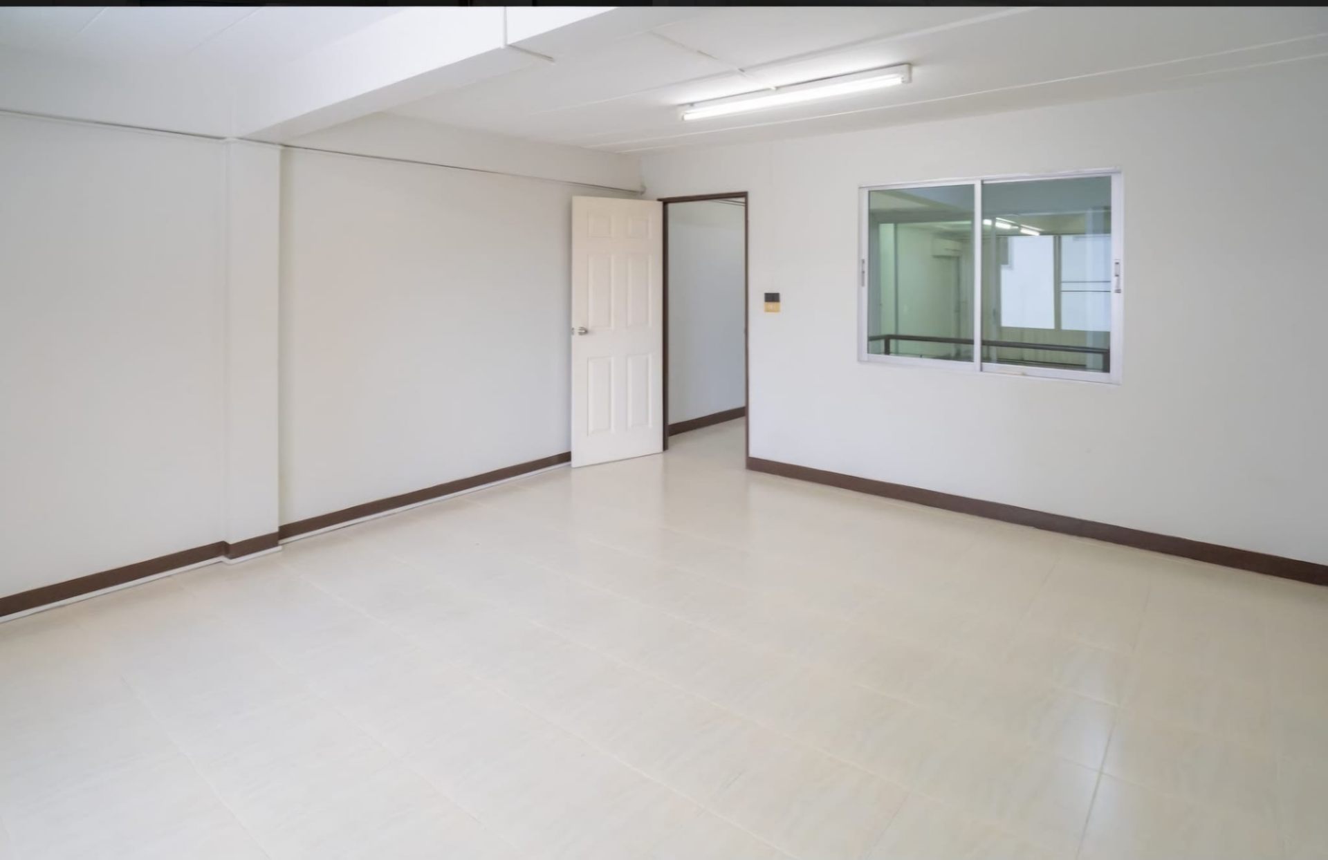  Retail Space For Sale in Khlong Sam Prawet, Lat Krabang, Bangkok - Image 11
