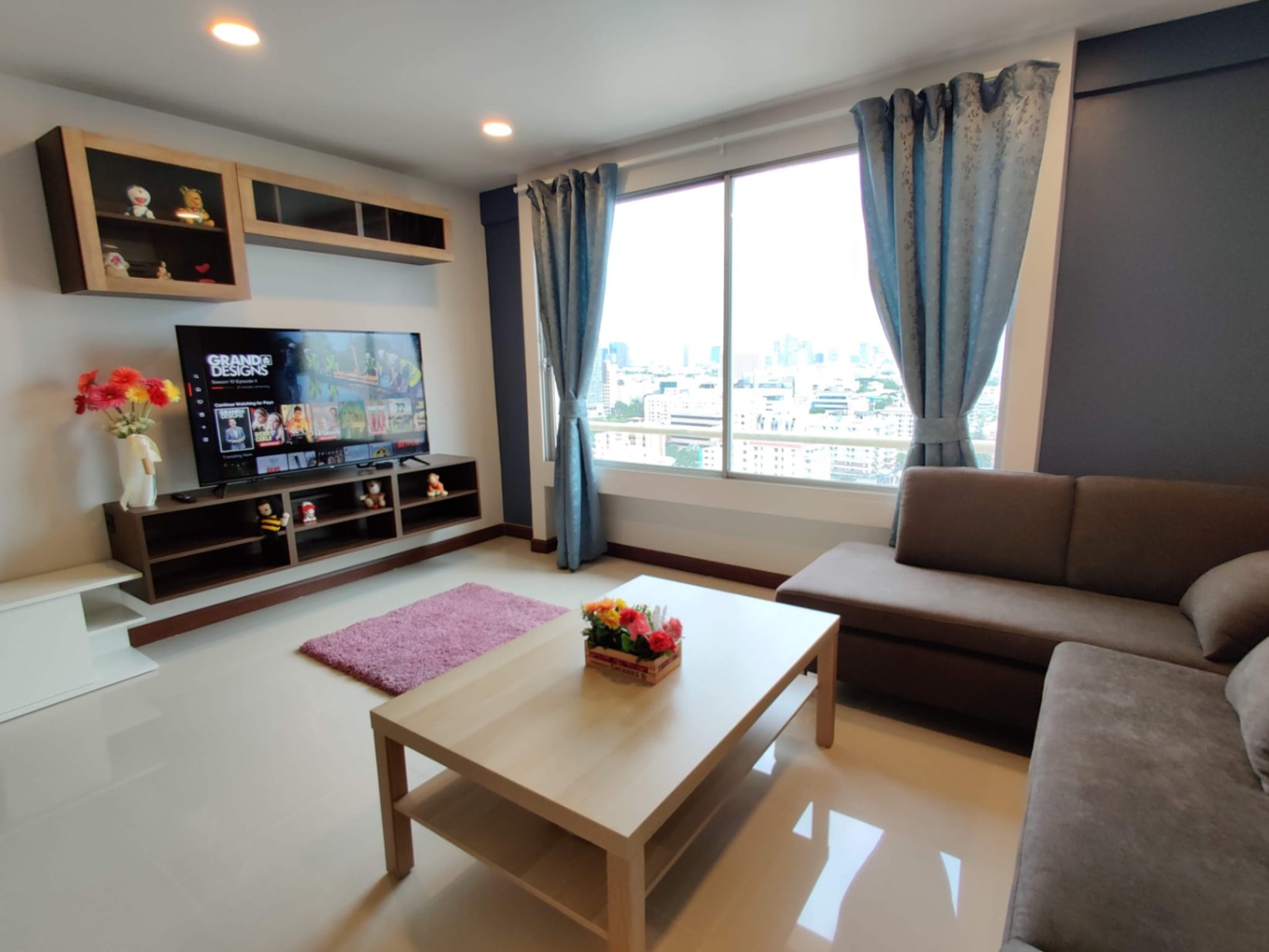 2 Bedroom Condo  in Huai Khwang, Huai Khwang, Bangkok - Image 1