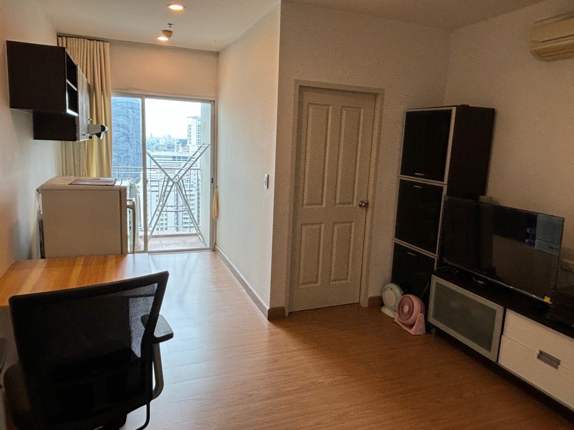 1 Bedroom Condo For Sale in Thanon Phaya Thai, Ratchathewi, Bangkok - Image 2