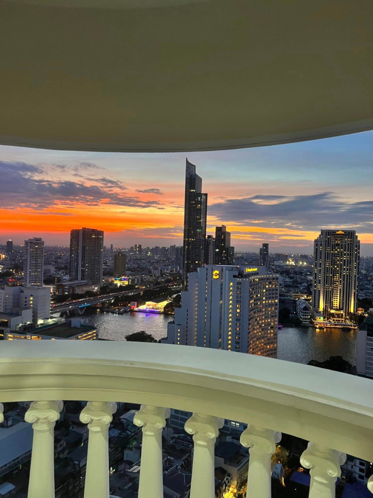 1 Bedroom Condo  in Si Lom, Bang Rak, Bangkok - Image 3