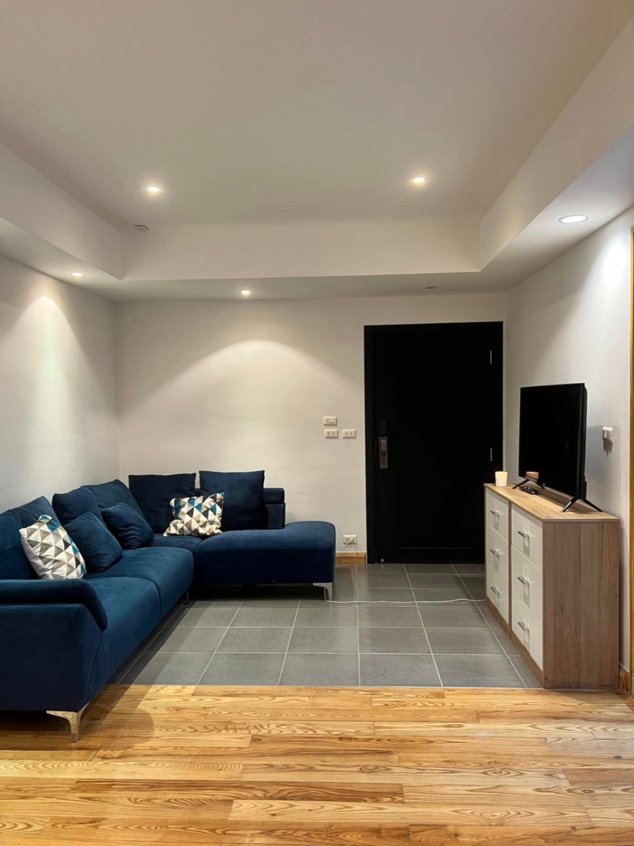 1 Bedroom Condo  in Si Lom, Bang Rak, Bangkok - Image 1