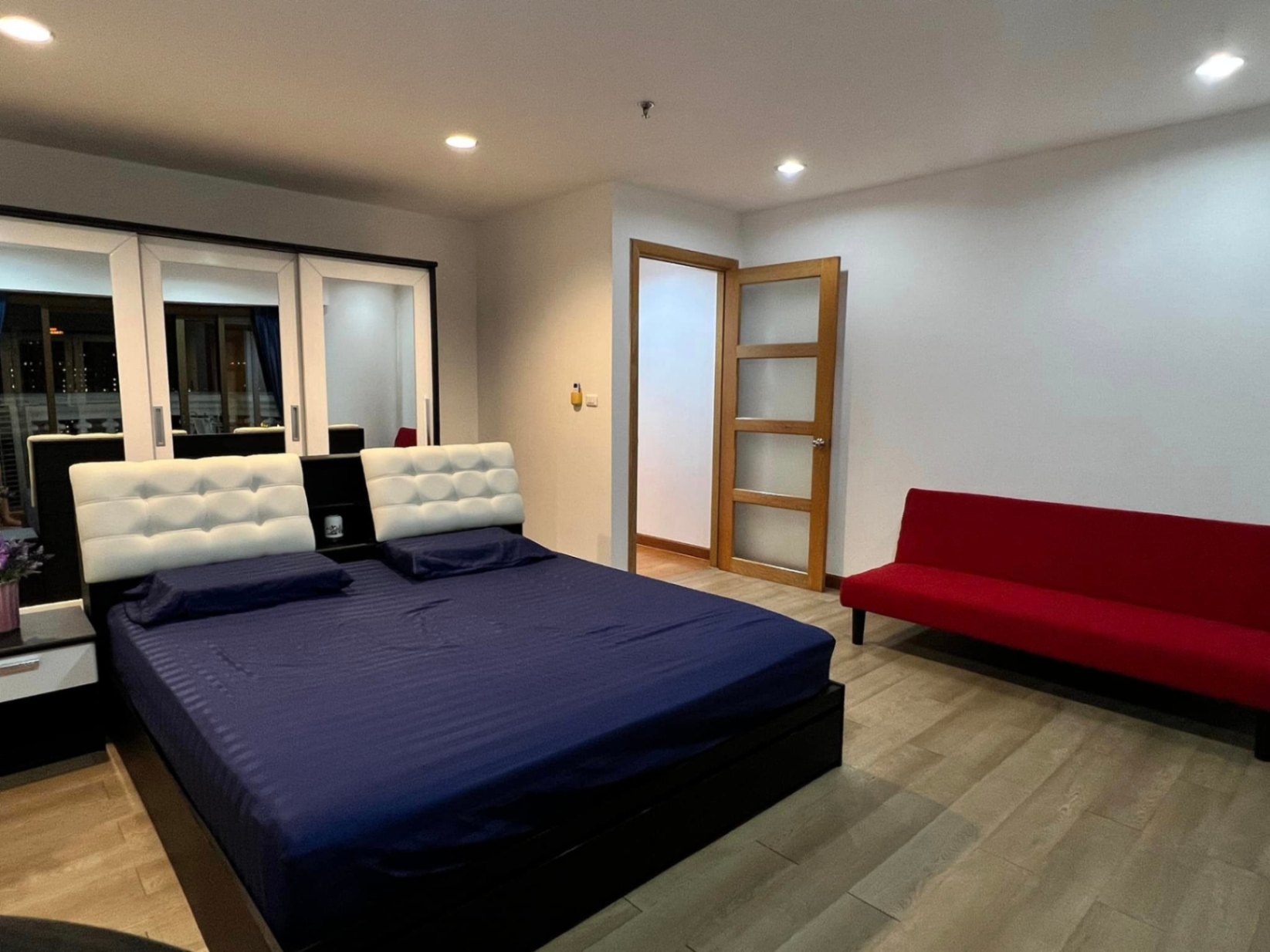 1 Bedroom Condo  in Si Lom, Bang Rak, Bangkok - Image 5