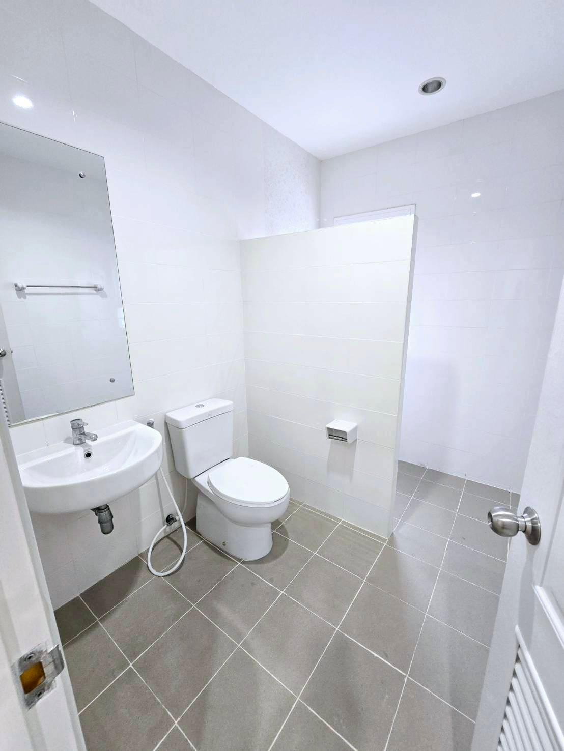 2 Bedroom Townhouse For Sale in Mae Hia, Mueang Chiang Mai, Chiang Mai - Image 10