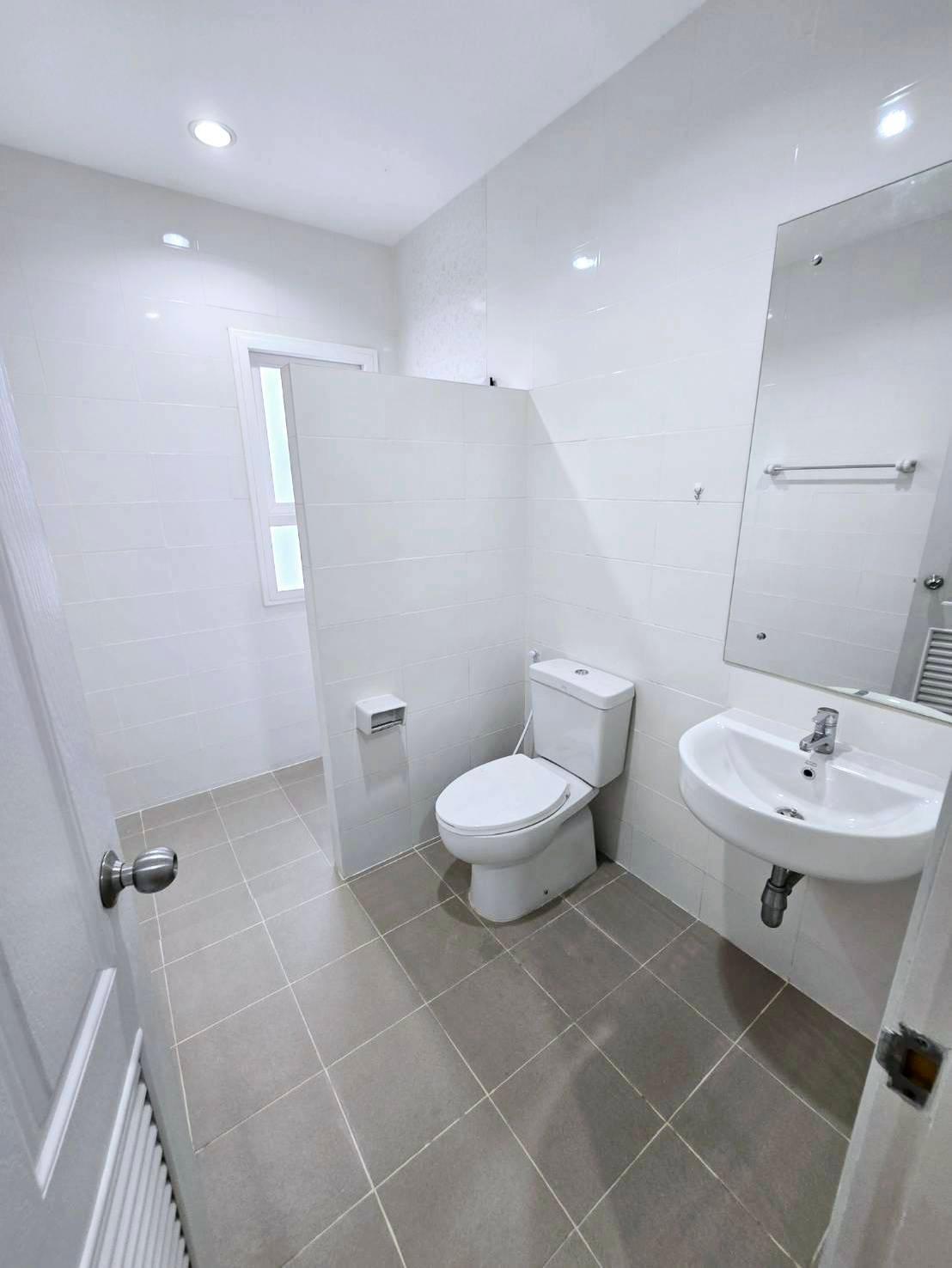 2 Bedroom Townhouse For Sale in Mae Hia, Mueang Chiang Mai, Chiang Mai - Image 13