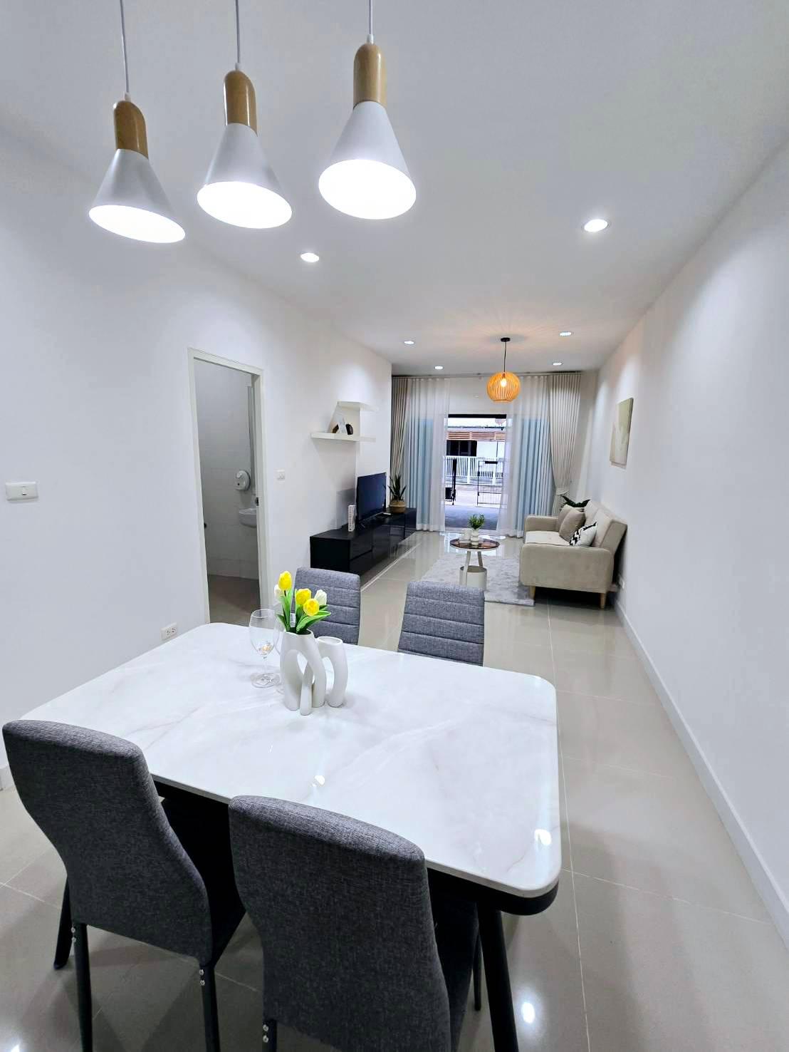 2 Bedroom Townhouse For Sale in Mae Hia, Mueang Chiang Mai, Chiang Mai - Image 3