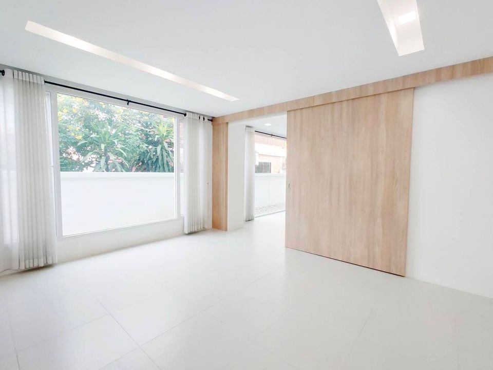 2 Bedroom Townhouse For Sale in San Phisuea, Mueang Chiang Mai, Chiang Mai - Image 4