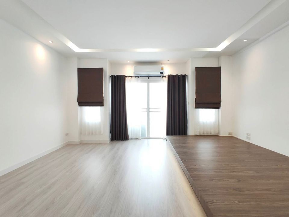 2 Bedroom Townhouse For Sale in San Phisuea, Mueang Chiang Mai, Chiang Mai - Image 5