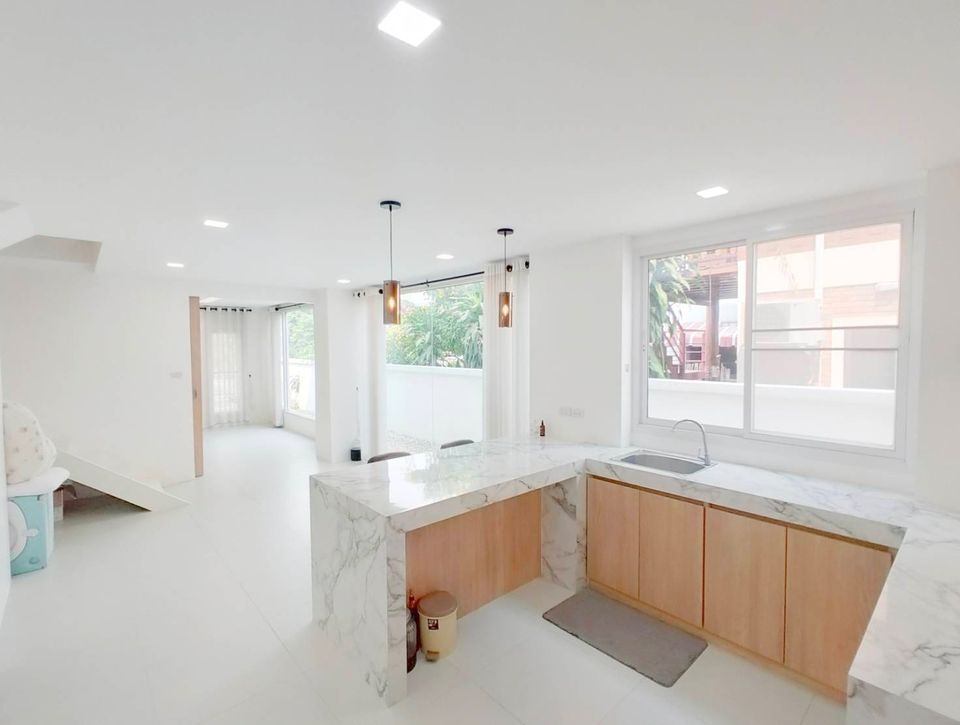 2 Bedroom Townhouse For Sale in San Phisuea, Mueang Chiang Mai, Chiang Mai - Image 3