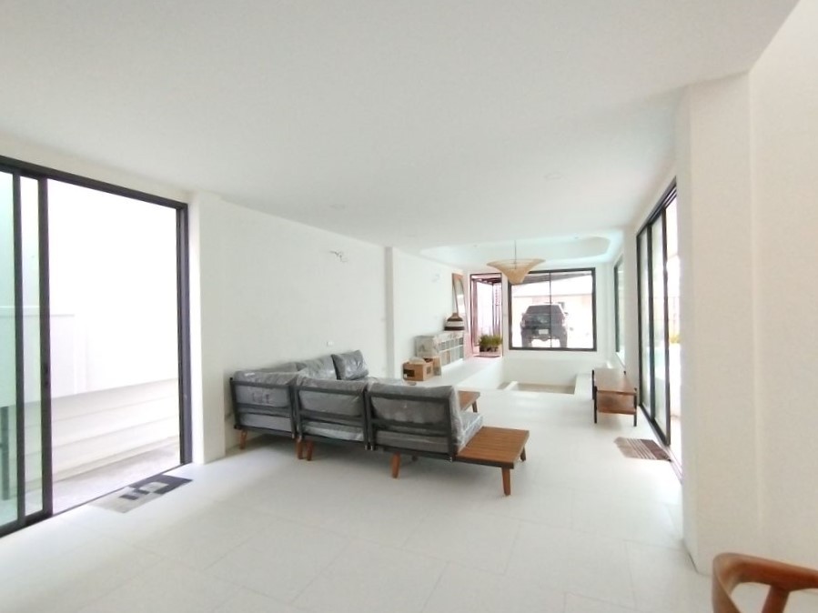 7 Bedroom House For Sale in San Phranet, San Sai, Chiang Mai - Image 4