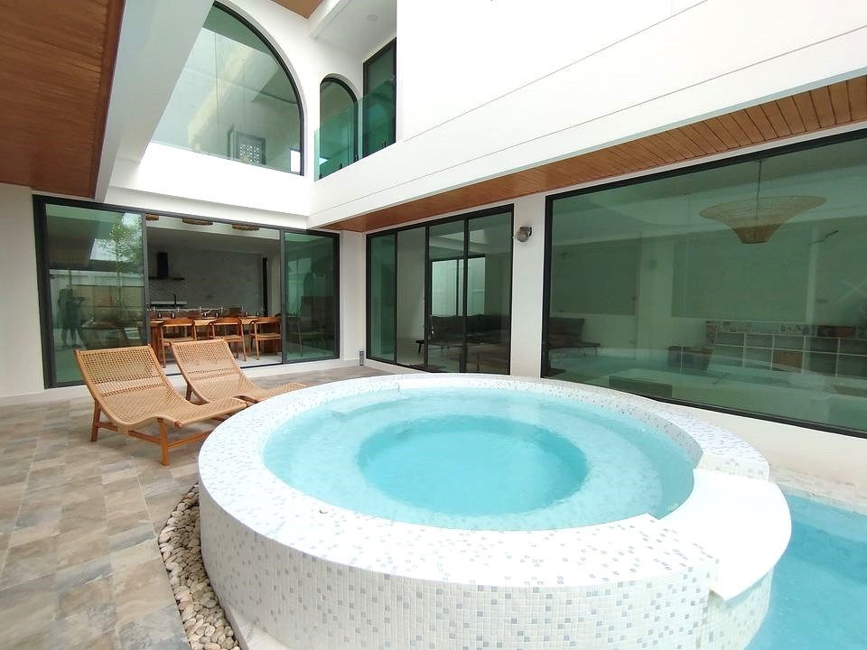 7 Bedroom House For Sale in San Phranet, San Sai, Chiang Mai - Image 2